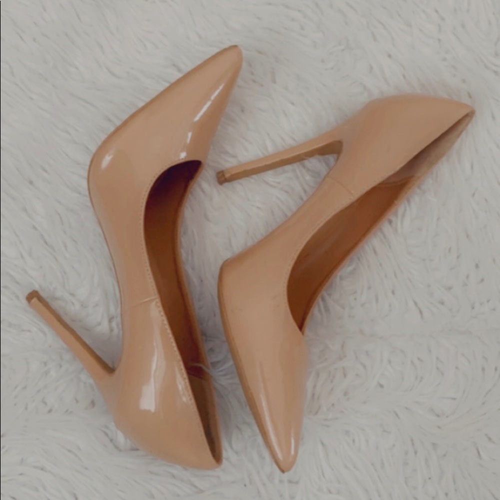 Pointed toe pumps